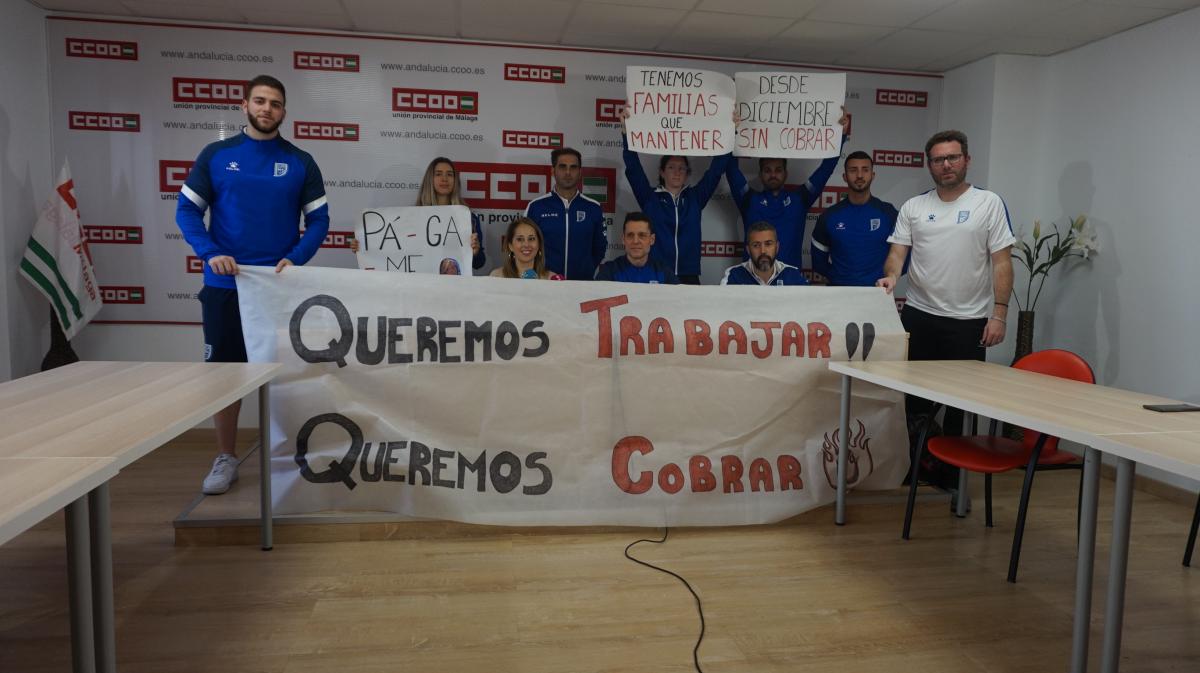 CCOO y personal del Club Deportivo UMA durante la rueda de prensa